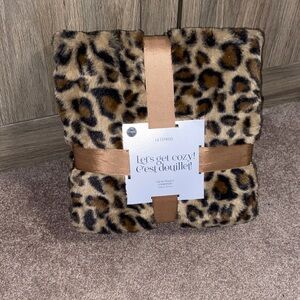 Leopard Print Cozy Throw Blanket